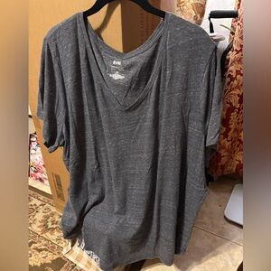 EVRI Charcoal Heathered V-Neck Tee